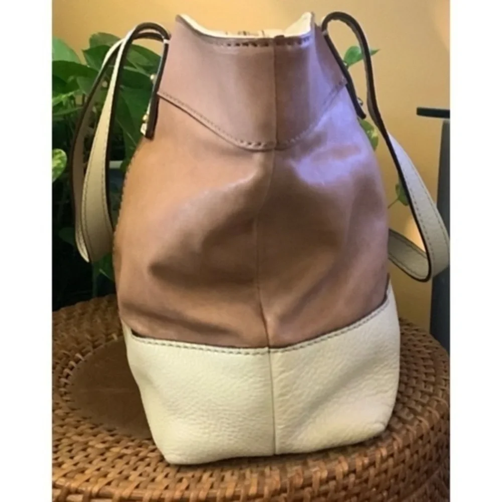 Fossil tan -/cream color block shoulder bag